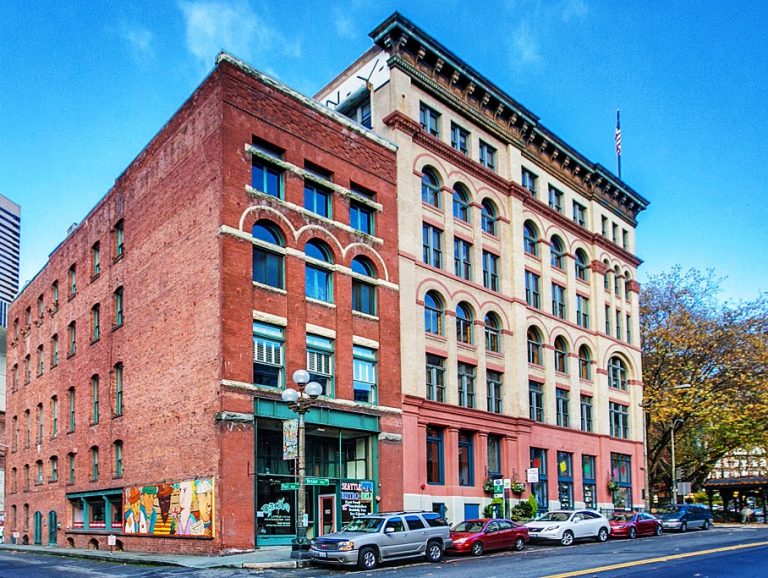Pioneer Square Loft with 22' Ceilings Urban Living