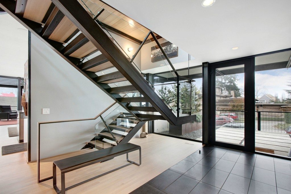 4100 E Highland Dr - Stairs