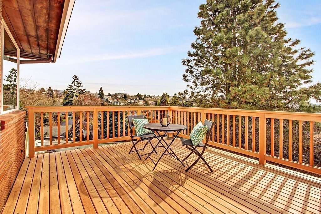 4500 50th Ave Sw - Deck